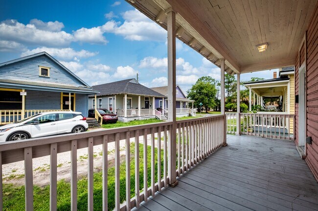 Building Photo - 1945 Redell St