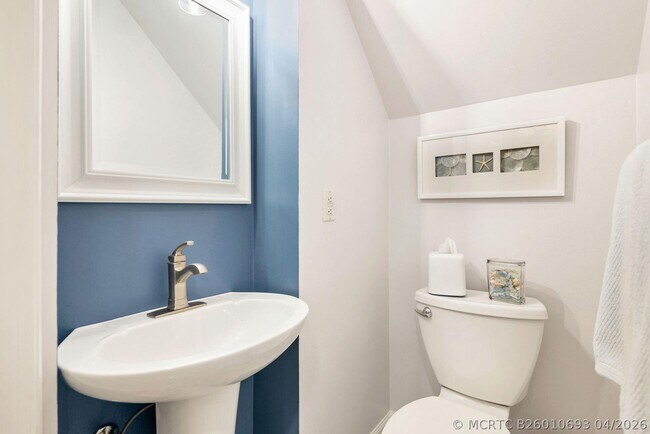 Building Photo - 4409 Fairway Dr N