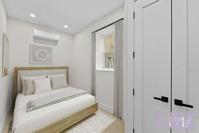 Building Photo - 3 bedroom in BROOKLYN NY 11221