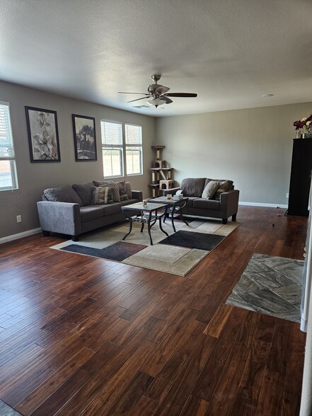 Building Photo - 7204 Mountain Den Ave