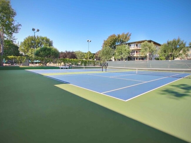 Building Photo - Courtyard one bedroom at Woodlake