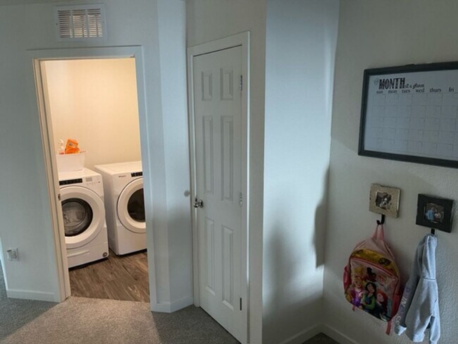 Building Photo - Newer townhome in beautiful Banning Lewis Ranch neighborhood