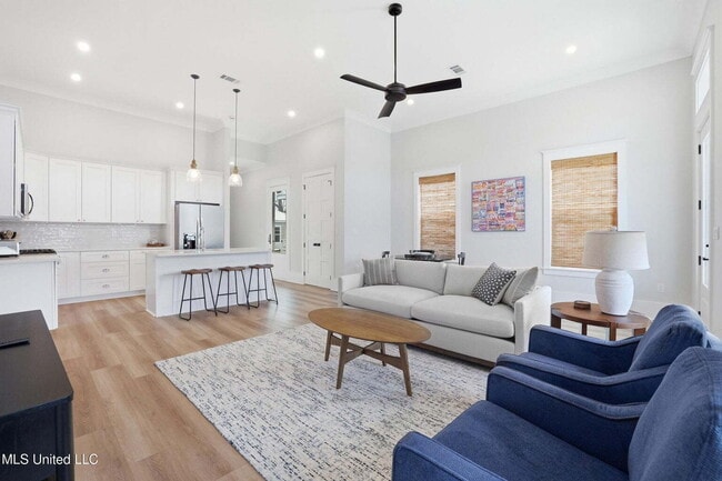 Building Photo - Fully furnished brand new home with garage!