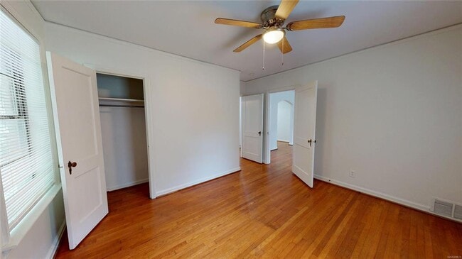 Building Photo - 900 E Edgemont Ave