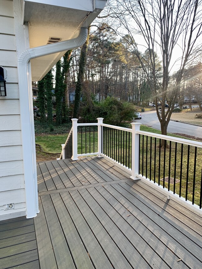 Building Photo - 807 Castalia Dr