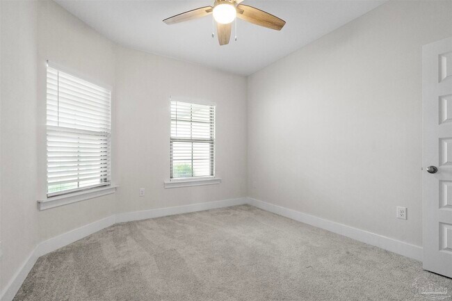 Building Photo - 704 Brambling Ct