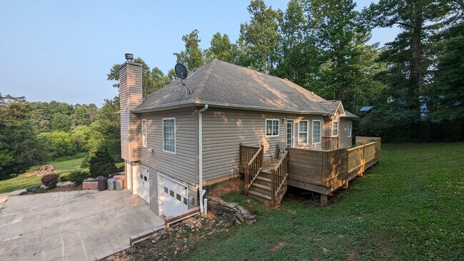 Building Photo - Stylish, Move-In-Ready Home with Designer Touches and Scenic Privacy