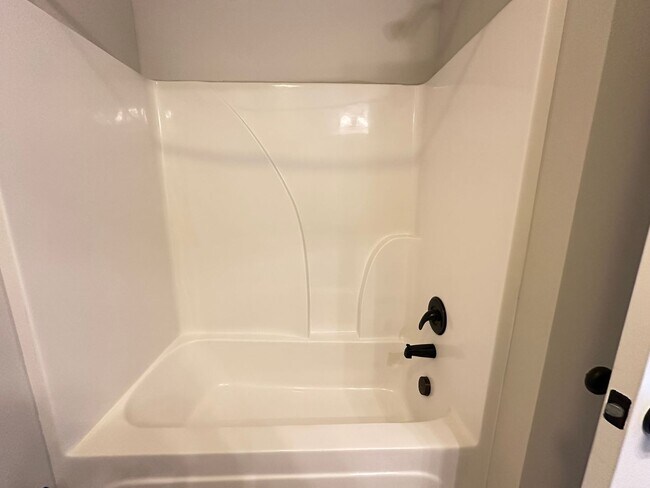 Building Photo - *$500 off FIRST MONTHS RENT MOVE IN SPECIAL* (LUCIEN FIELD ESTATES-SOUTHEAST SHREVEPORT-BEAUTIFUL...