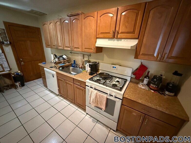 Building Photo - 27 S Crescent Circuit