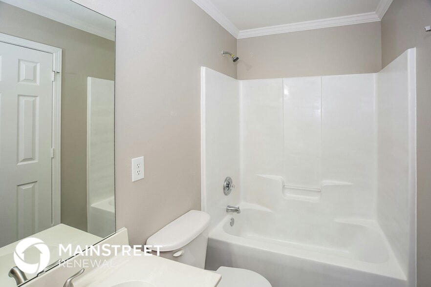 Building Photo - 11100 Thousand Oaks Dr