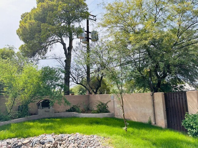 Building Photo - *** COMING SOON***3 Bedroom 1 1/4 Bath Hom...