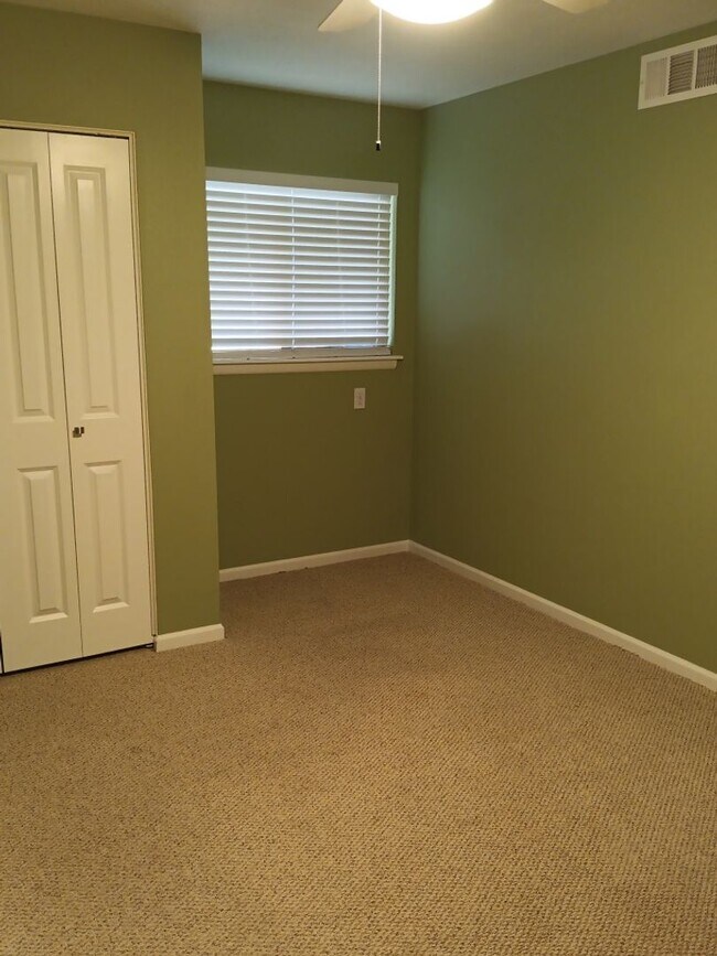 Building Photo - Stunning 4 bedroom, 2 bathroom home! Showings available NOW!