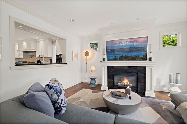 Building Photo - 4Bd/4.5Ba Medina House