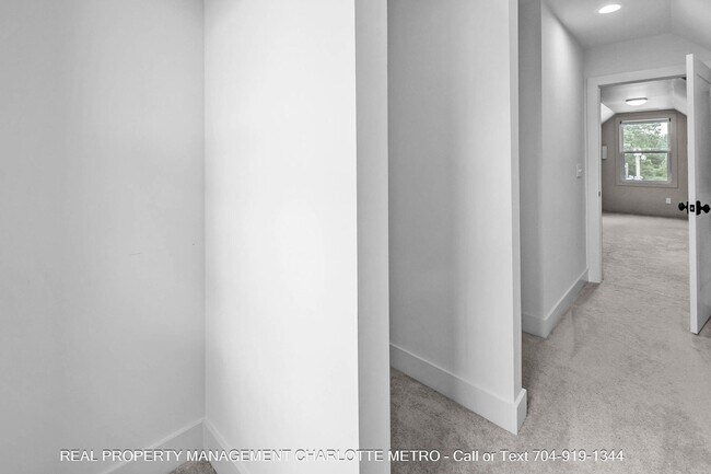 Building Photo - 1609 Parkwood Ave
