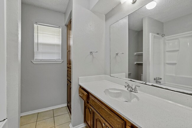 Building Photo - 740 Prairie Creek Dr