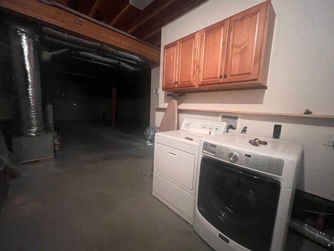 Building Photo - 3 bedroom 2.5 bath in the Mariana Ranchos !!