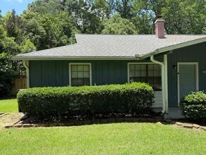Building Photo - 2/2 Right at the Front of BREWSTER ESTATES w/ FENCED YARD!
