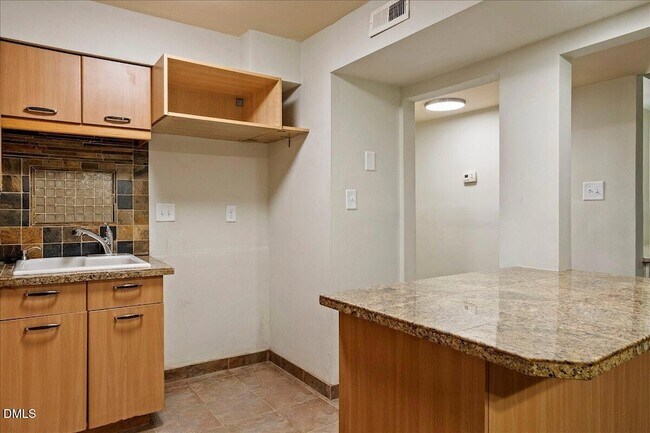 Building Photo - 7124 Longstreet Dr