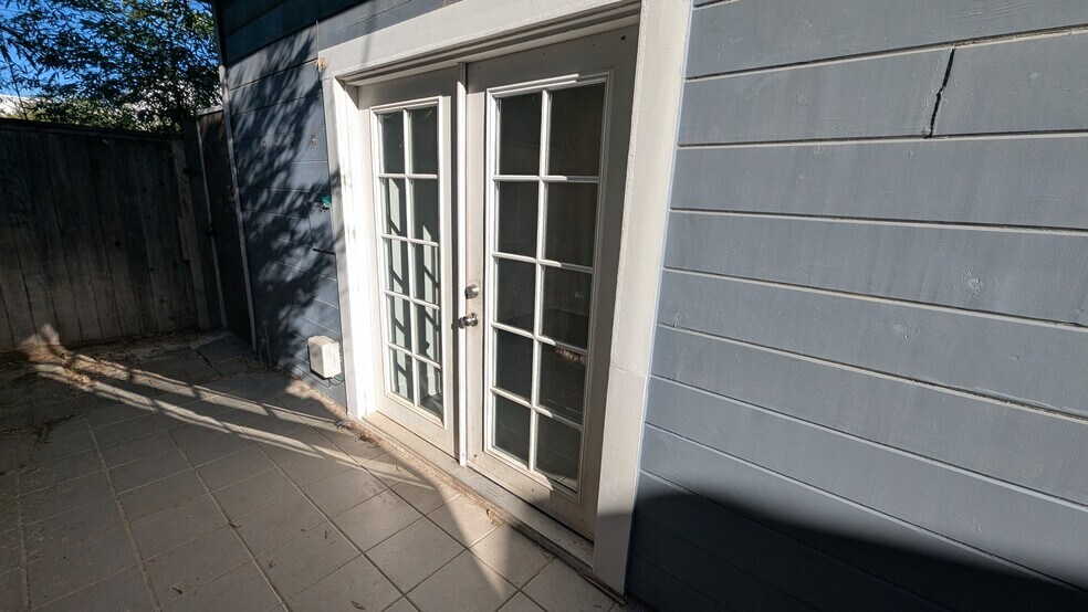 Building Photo - 392 West Center Ave