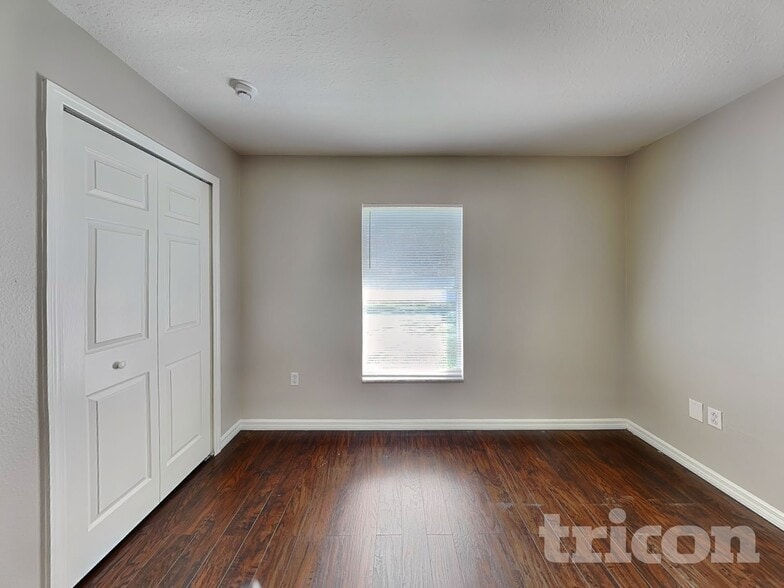 Building Photo - 2020 Nobleton Ave