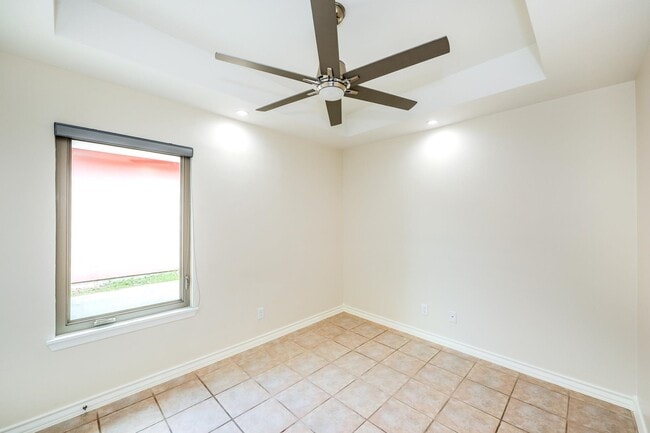 Building Photo - 303 Cinnamon Teal Loop
