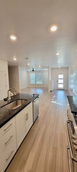 Building Photo - 11468 S Old Cedar Dr