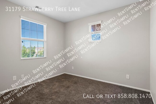 Building Photo - Stunning 3 BR 2.5 BA Townhome for Lease