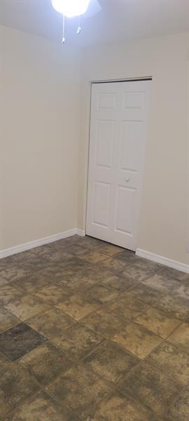 Building Photo - 2985 Riverside Dr