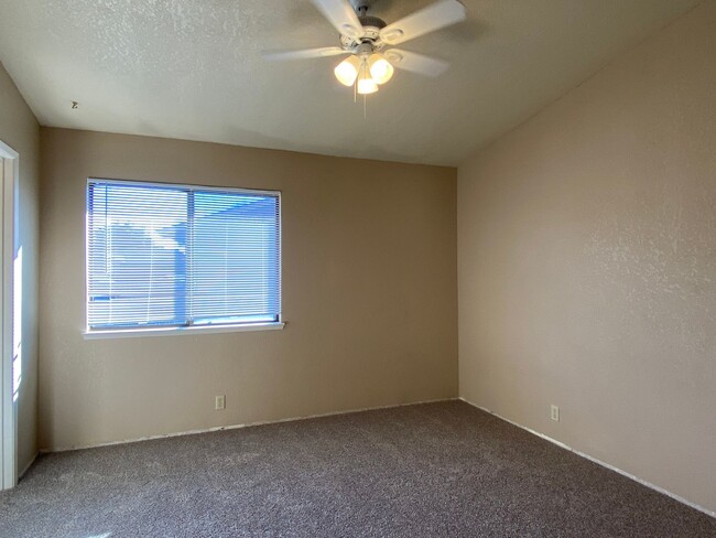 Building Photo - Two Bedroom Condo in North Stockton