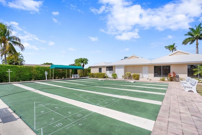 Building Photo - 8555 Bella Vista Dr