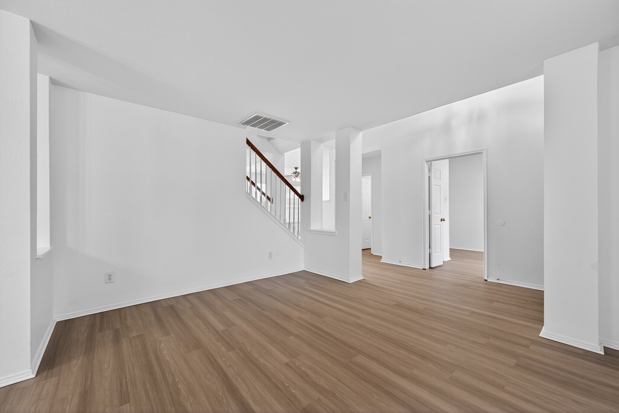 Building Photo - 2125 Elm Falls Pl