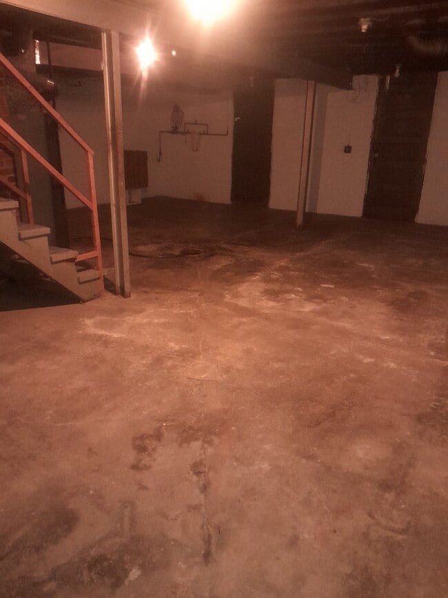 Building Photo - 919 School St