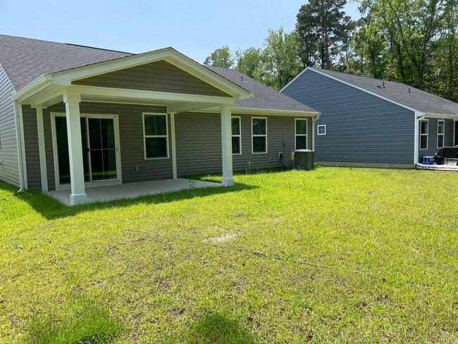 Building Photo - 3 Bedroom 2 Bathroom House In Hickman's Cr...