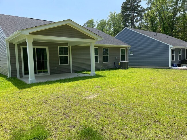 Building Photo - 3 Bedroom 2 Bathroom House In Hickman's Crossing