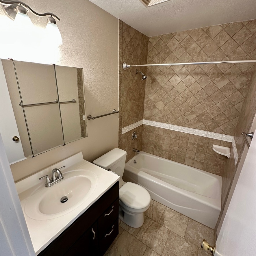 Building Photo - 1301 Hemlock Ave