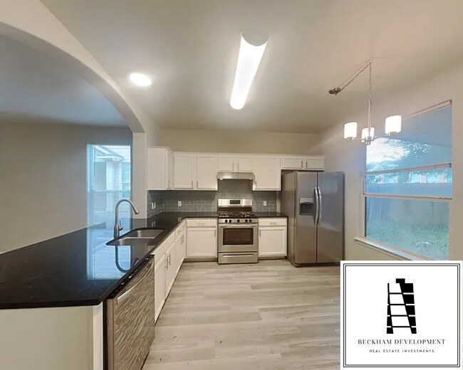 Kitchen - 2418 Allred Dr