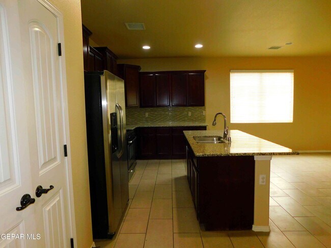 Building Photo - 4088 Loma Dante