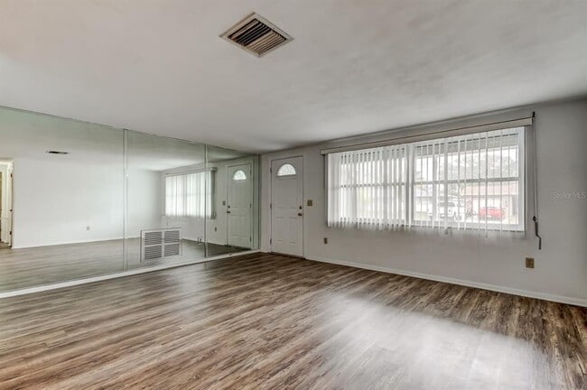 Building Photo - 3735 Mynabird Dr