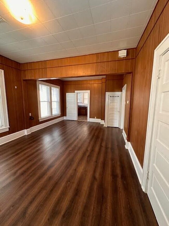 Building Photo - 2724 Bosque Blvd