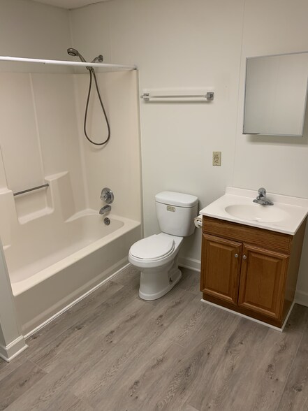 Building Photo - 140 N Canal St