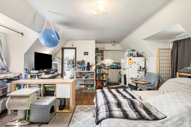 Building Photo - 608 W Washington St