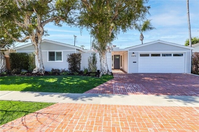Primary Photo - 11375 Loch Lomond Rd