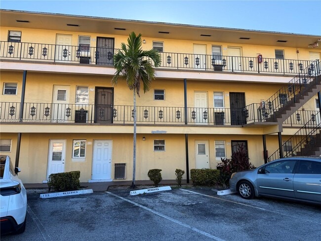 Building Photo - 20201 NE 29th Ct