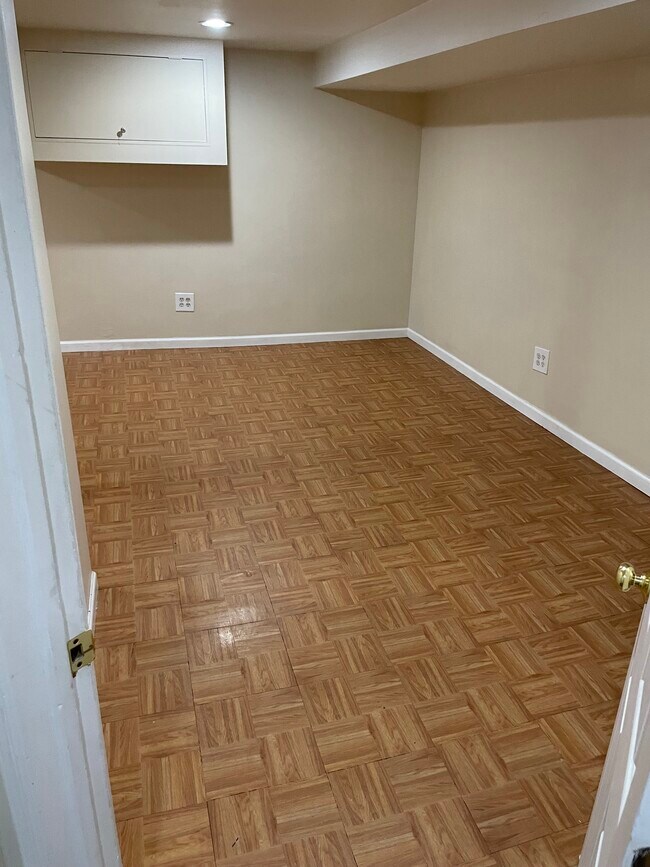 Building Photo - 2703 W Medill Ave