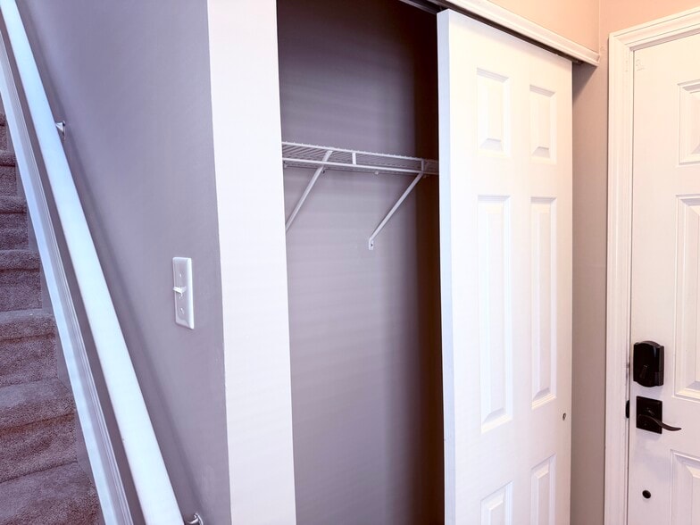 Building Photo - 4442 Snowcrest Ln