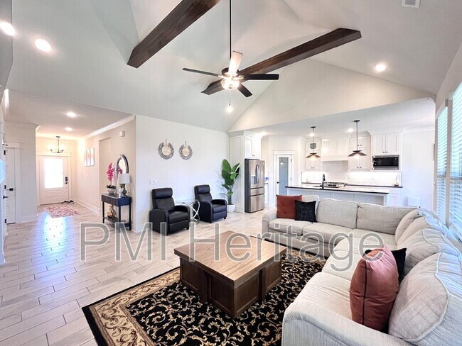 Building Photo - 2061 Larry Ln