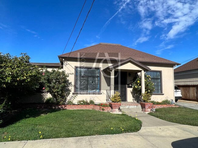 Building Photo - 12 8th St