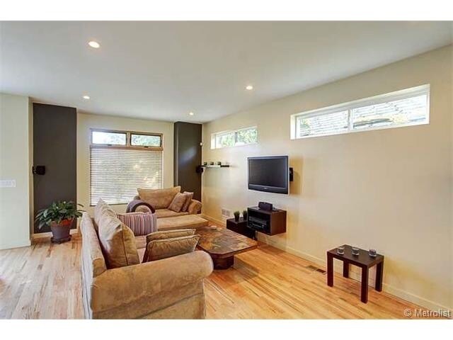 Living Room - 3639 Mariposa Street