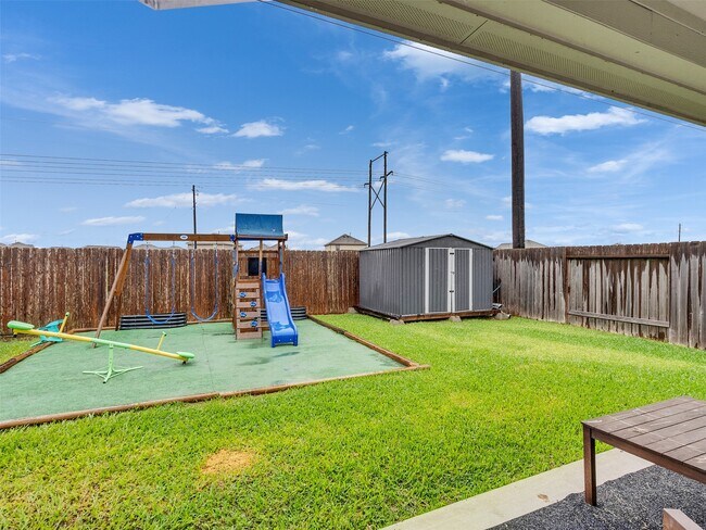 Building Photo - 8719 Willet St