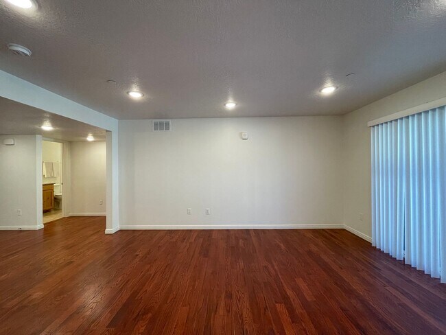 Building Photo - Remodeled 2 Bedroom 2 Bathroom Condo Near BYU